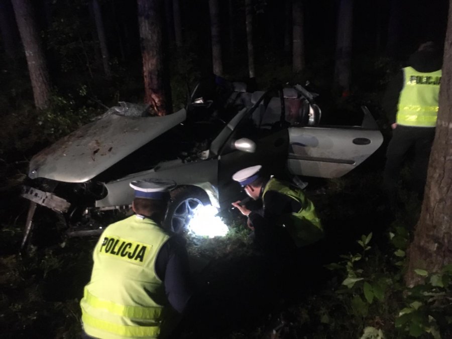 Groźny wypadek w Niwiskach. Dwaj mężczyźni w szpitalu [FOTO] - Zdjęcie główne