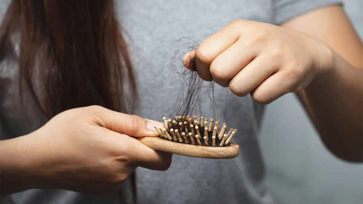 6 przyczyn wypadania włosów - jak im zapobiegać? - Zdjęcie główne