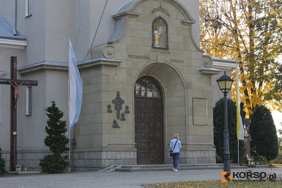 Uroczystości w parafii Cmolas z okazji Wszystkich Świętych - Zdjęcie główne