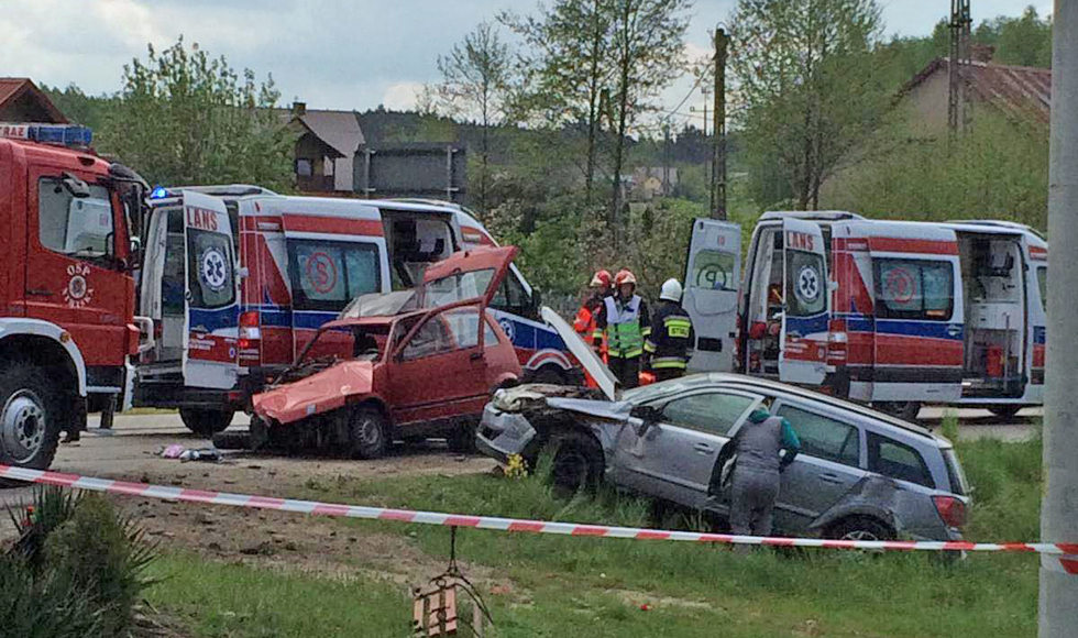 Wypadek w Niwiskach. Kobieta i dwójka małych dzieci trafiły do szpitala |ZDJĘCIA| - Zdjęcie główne