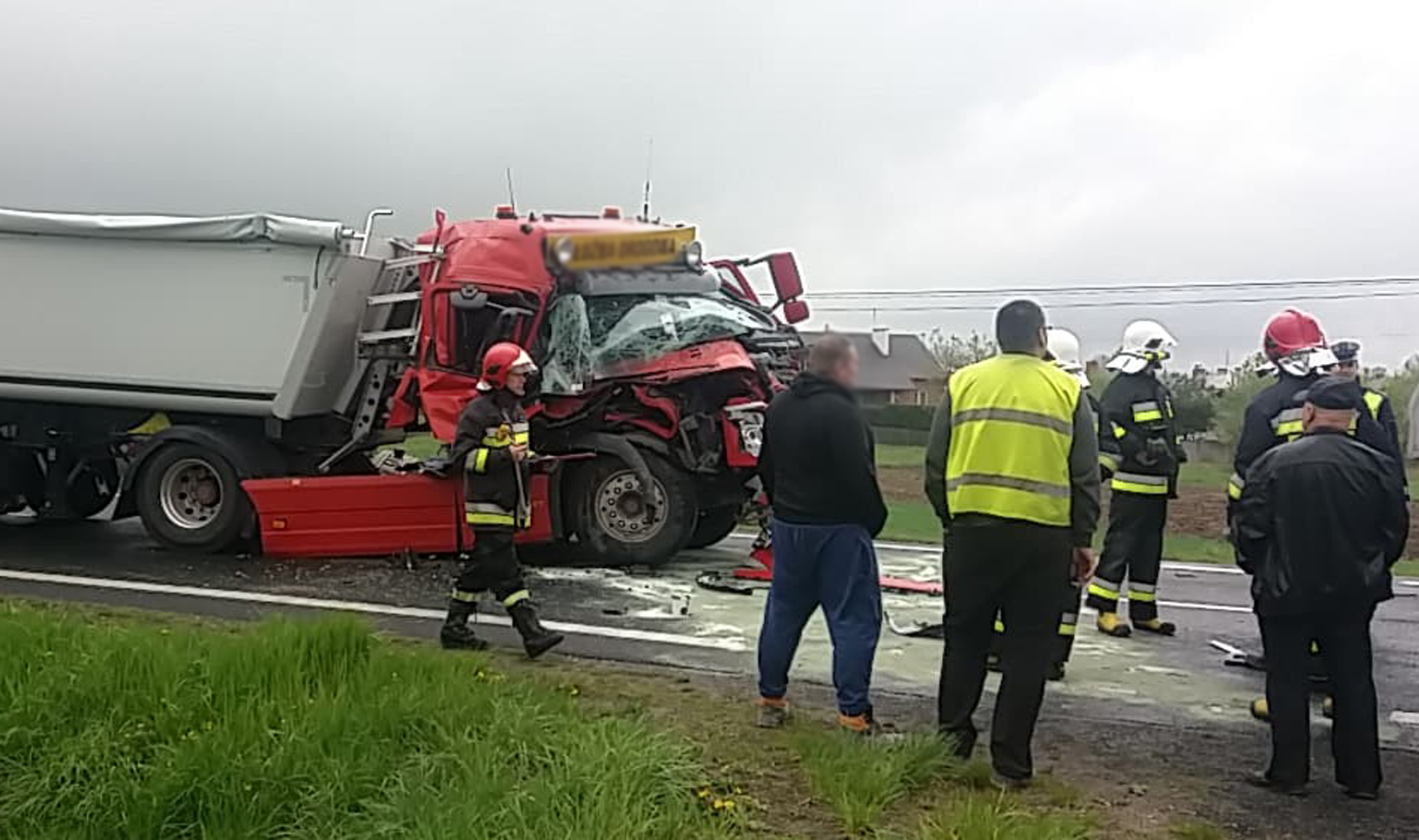 Zderzenie dwóch samochodów ciężarowych w Cmolasie  - Zdjęcie główne