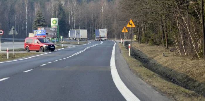 Połączyć chodnikiem Hadykówkę i Komorów jeszcze w tym roku - Zdjęcie główne