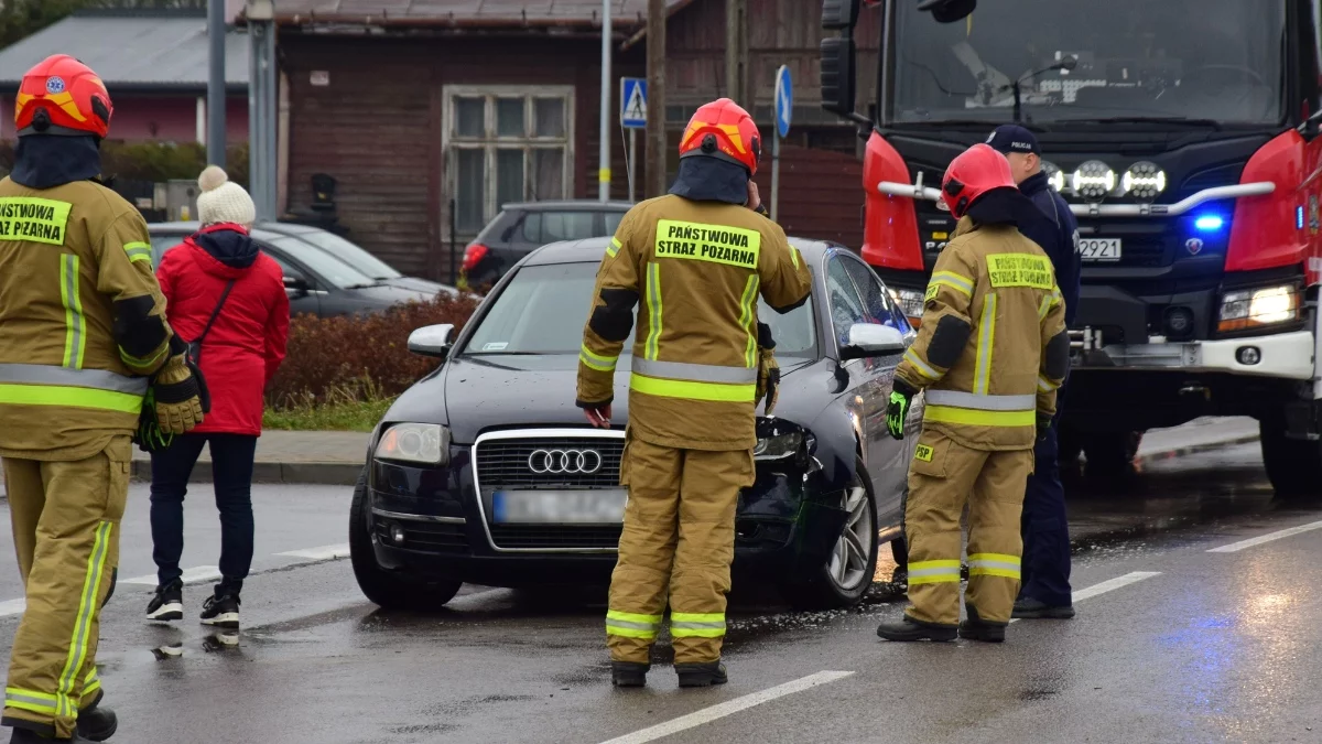 Stłuczka koło McDonald's w Kolbuszowej. Zderzyły się dwa samochody [ZDJĘCIA] - Zdjęcie główne