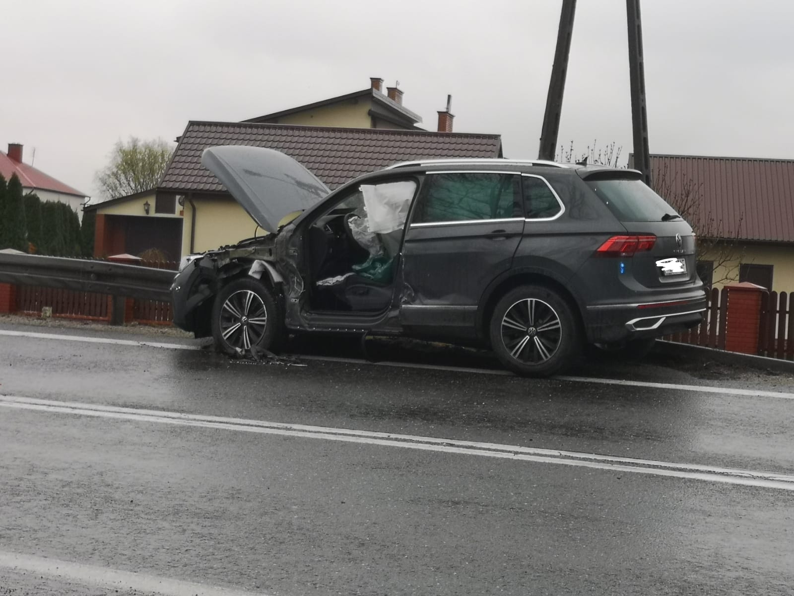 Kolbuszowa Górna. Zderzenie osobówki i busa [ZDJĘCIA - AKTUALIZACJA] - Zdjęcie główne