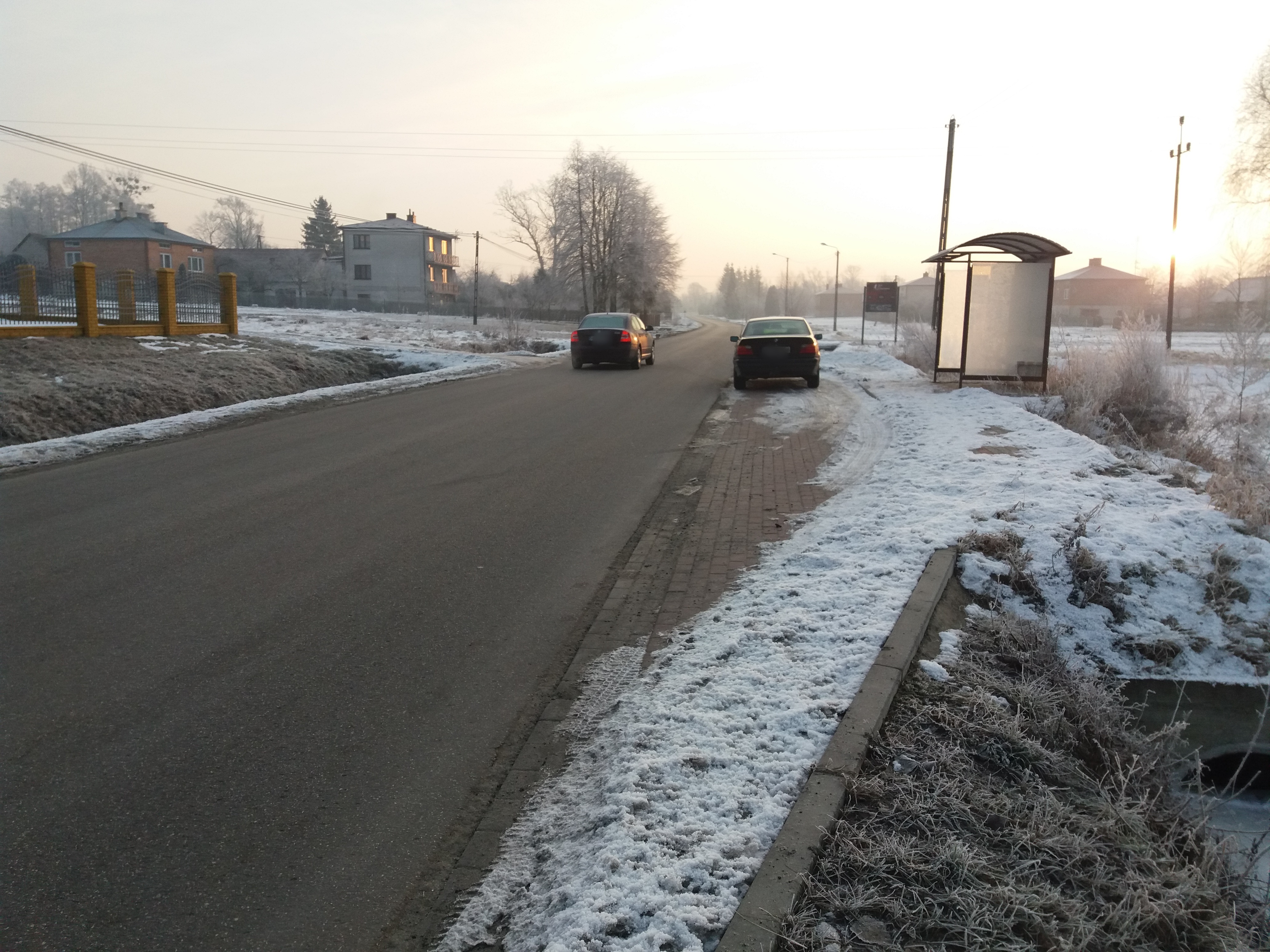Gmina Dzikowiec chce pomóc powiatowi kolbuszowskiemu i przeznaczyć na budowę chodników, przy drogach powiatowych, prawie milion złotych - Zdjęcie główne