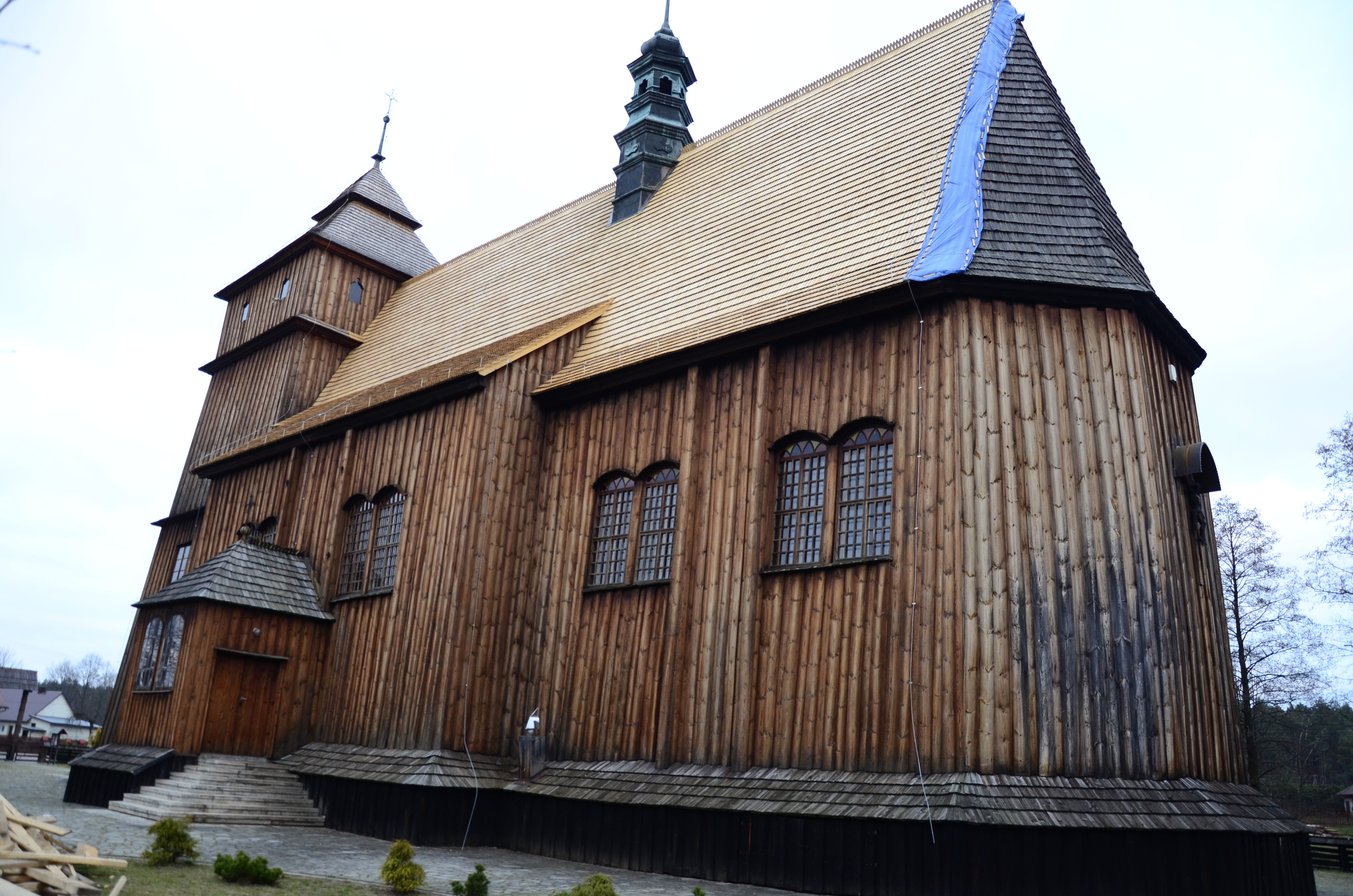 Parafia w Porębach Dymarskich otrzymała dofinansowanie na remont dachu na kościele - Zdjęcie główne