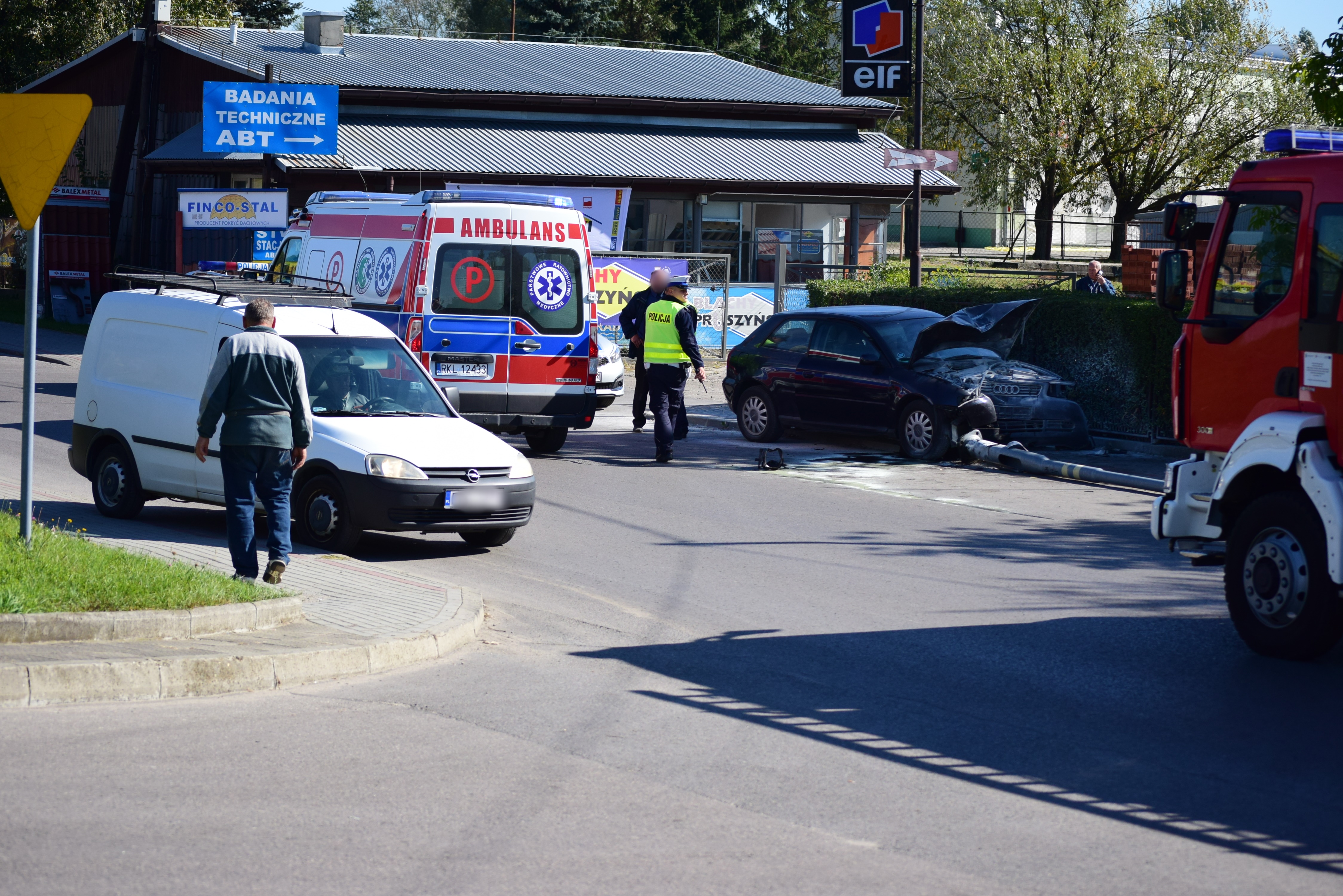 Kolizja w Kolbuszowej. Utrudnienia na ul. Towarowej, w pobliżu dyskoteki [ZDJĘCIA WIDEO] - Zdjęcie główne