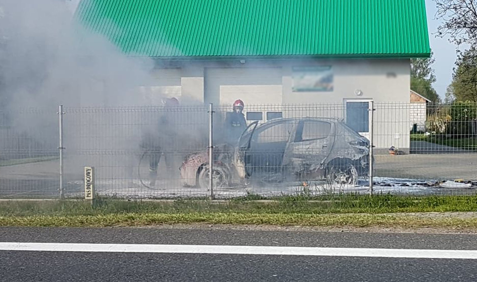 Pożar samochodu w Kolbuszowej Górnej [FOTO] - Zdjęcie główne
