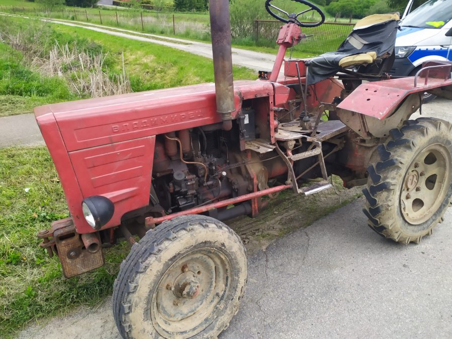 Z PODKARPACIA. Jechał traktorem środkiem drogi. Był pijany  - Zdjęcie główne