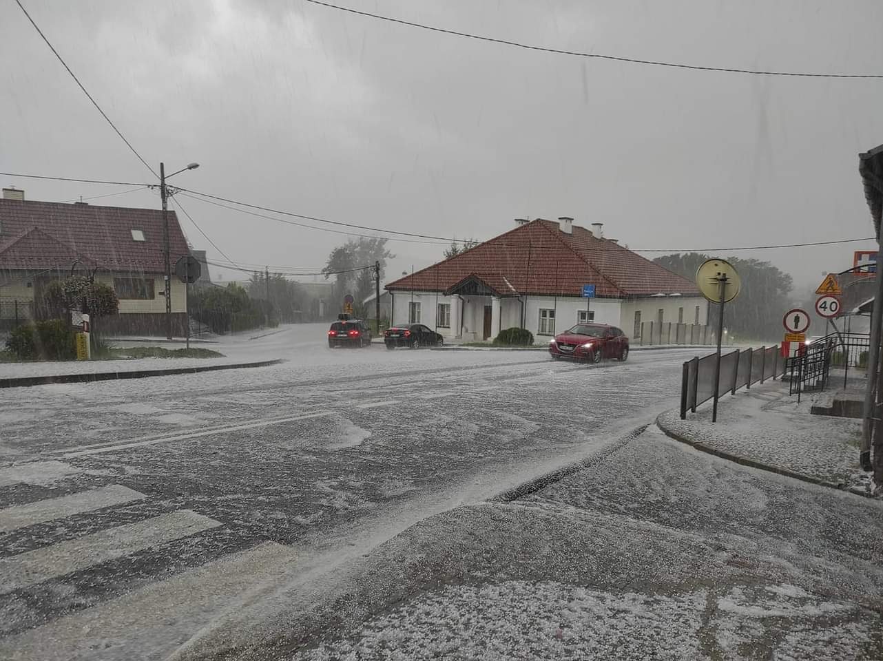 Śnieg w sierpniu? Na Podkarpaciu zrobiło się biało [ZDJĘCIA] - Zdjęcie główne