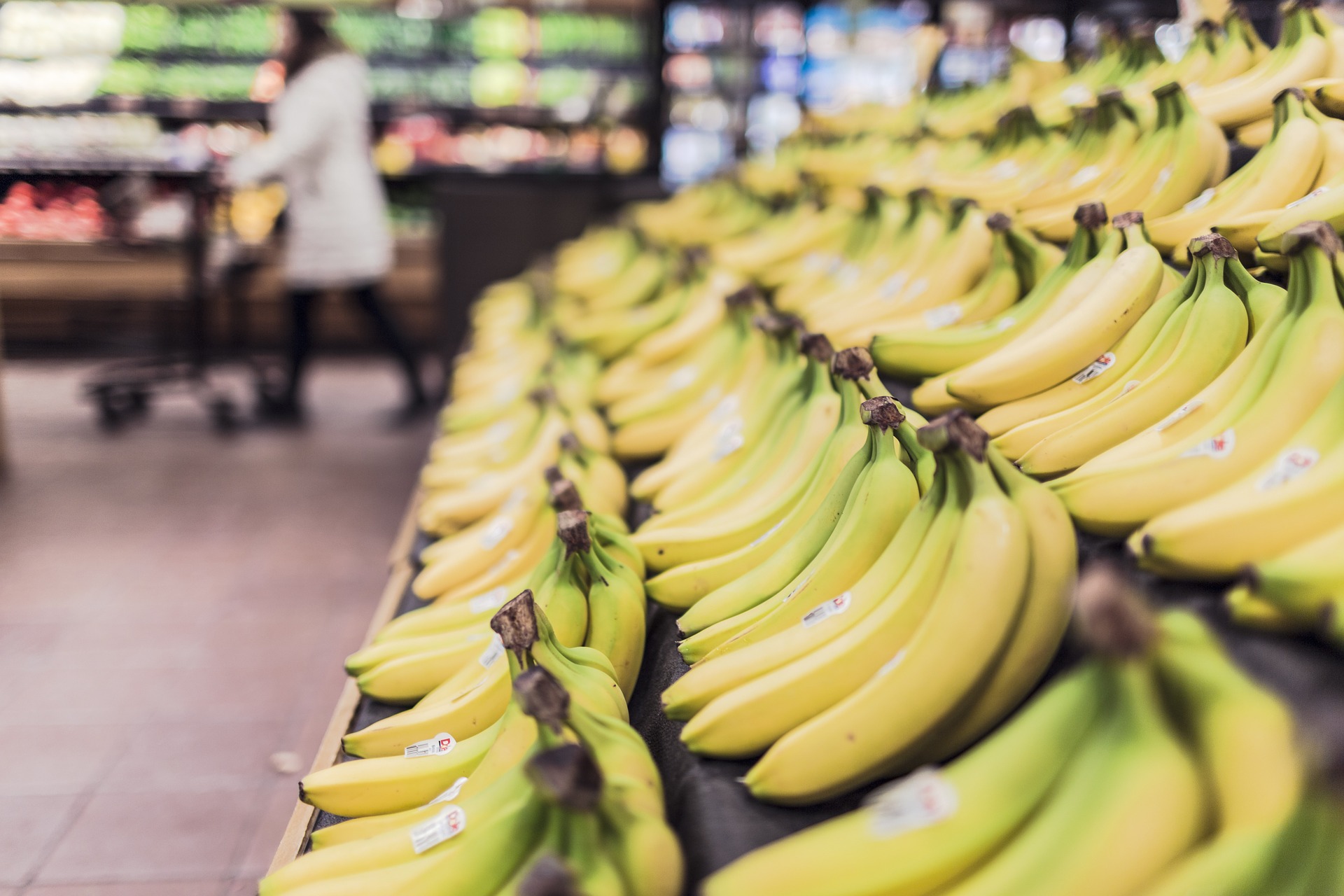 KOLBUSZOWA. Rozbierał się i zaczepiał w supermarkecie  - Zdjęcie główne