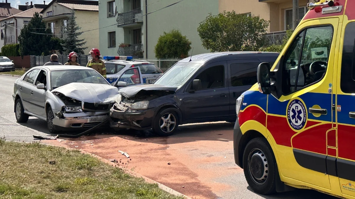 Policja o wypadku na ulicy Partyzantów w Kolbuszowej. Ranna 32-letnia kobieta [ZDJĘCIA] - Zdjęcie główne