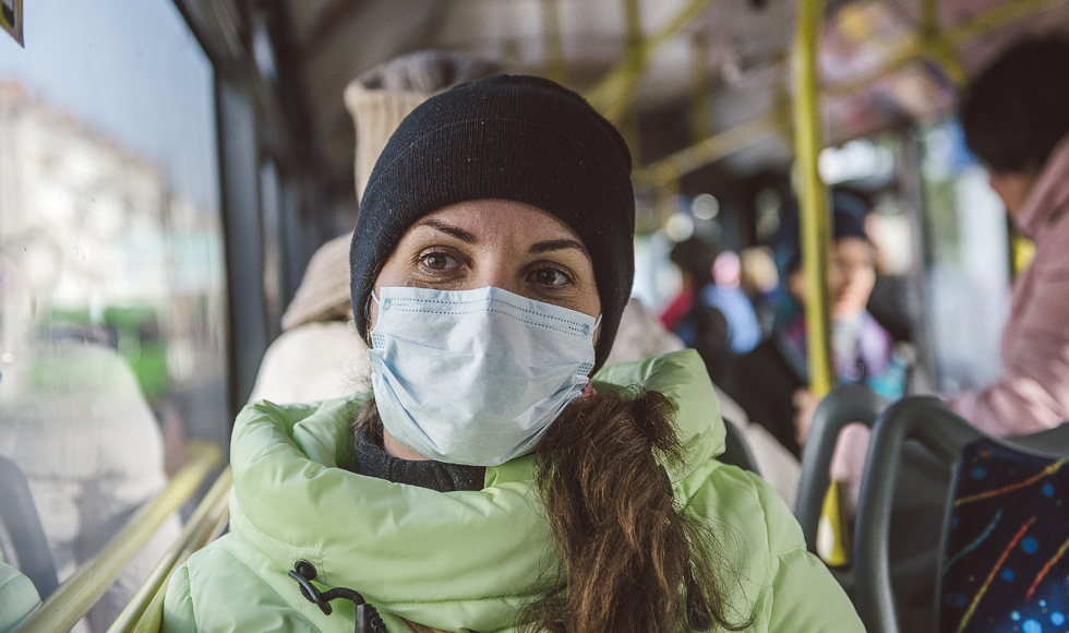 Blisko 600 zmarłych. Pandemia nie hamuje  - Zdjęcie główne