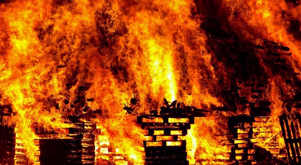 Ogień strawił budynek - Zdjęcie główne