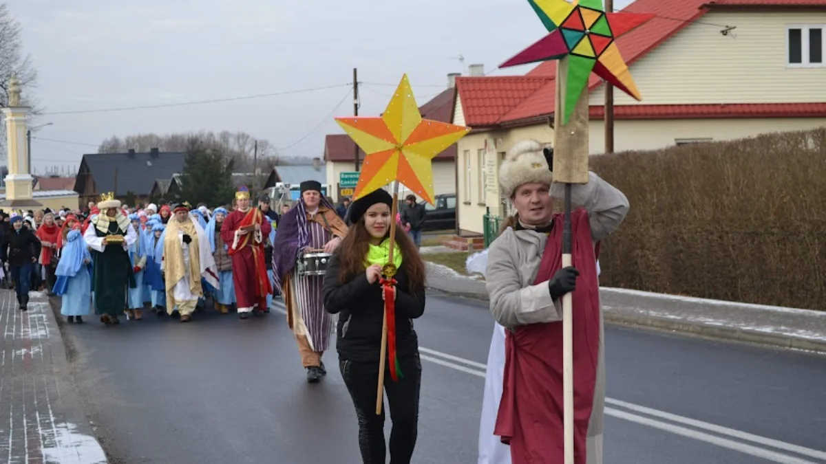 Orszak Trzech Króli po raz pierwszy w Kolbuszowej. Tak to wygląda w Majdanie Królewskim [ZDJĘCIA] - Zdjęcie główne