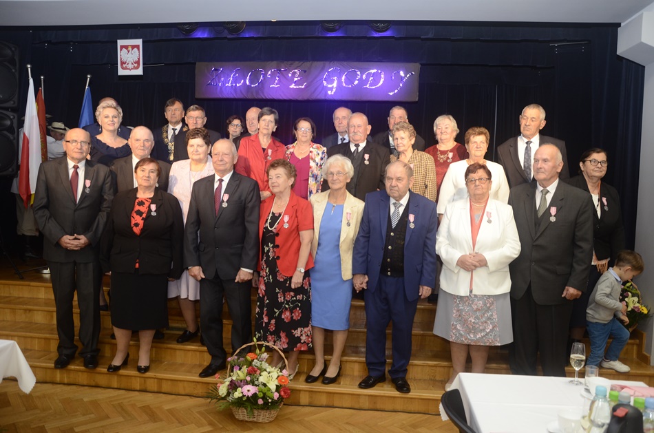 Razem od 50 lat! Medale dla małżeństw z gminy Cmolas [ZDJĘCIA - WIDEO - LISTA NAZWISK] - Zdjęcie główne