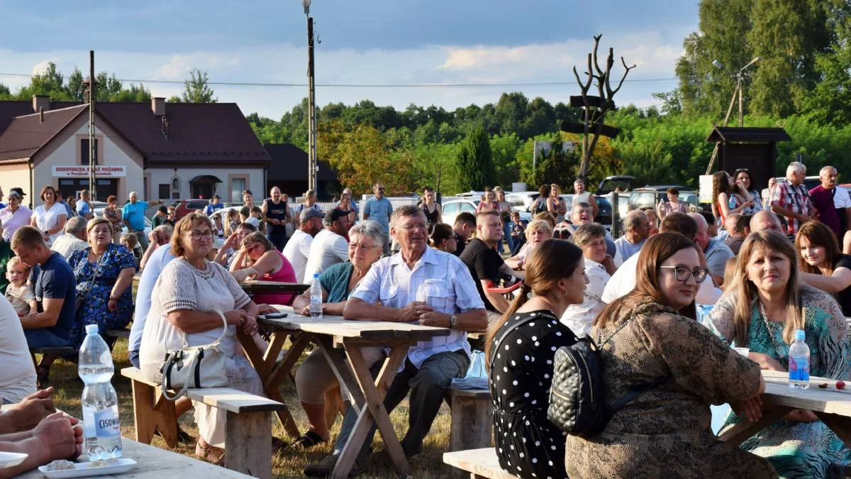 Biesiada w Porębach Kupieńskich. Tam bawili się mieszkańcy [ZDJĘCIA] - Zdjęcie główne