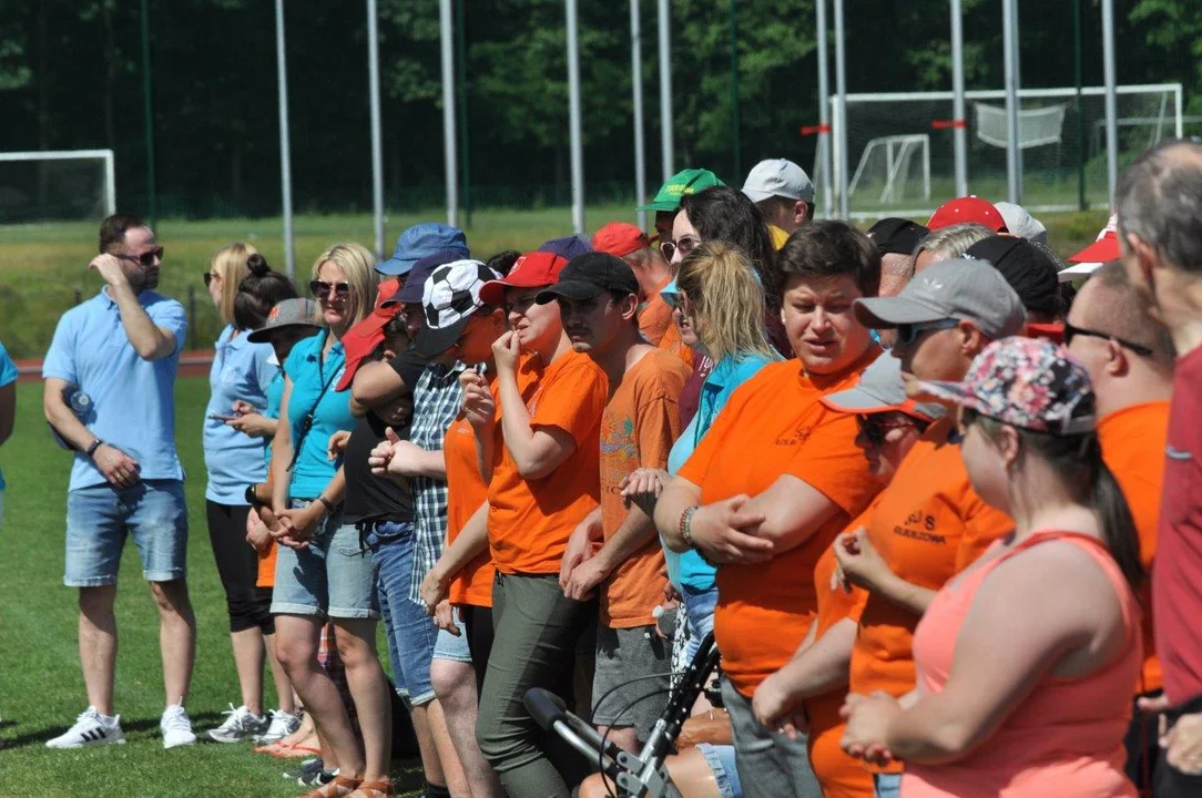 Olimpiada dla osób z niepełnosprawnościami na stadionie w Kolbuszowej. To pierwsze takie wydarzenie w powiecie [ZDJĘCIA] - Zdjęcie główne