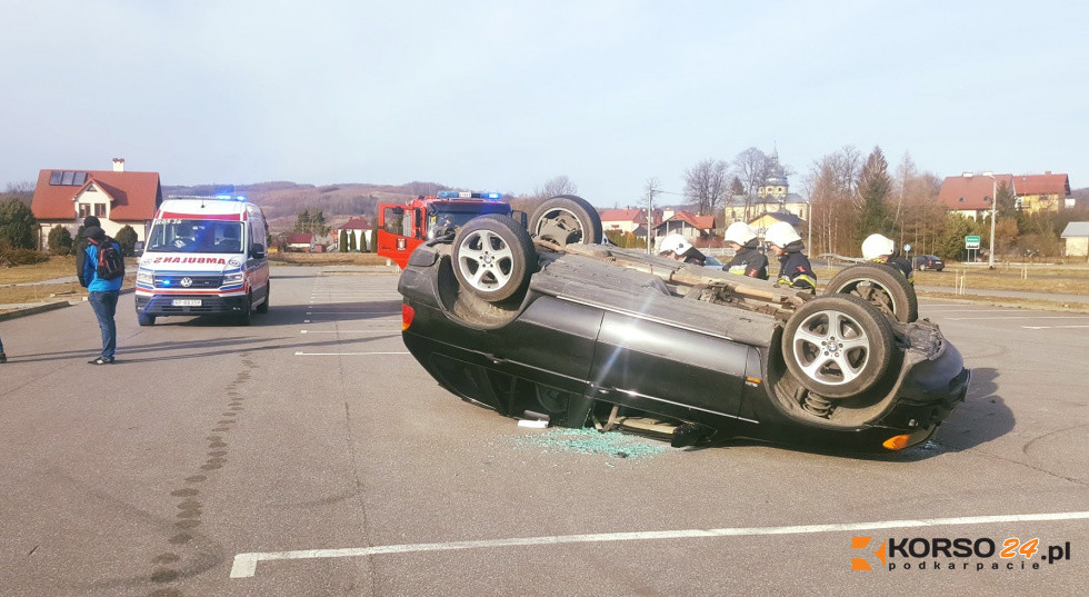 Z PODKARPACIA. BMW dachowało po kręceniu "bączków" - Zdjęcie główne