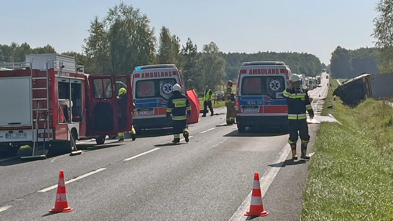 Śmiertelny wypadek między Cmolasem a Hadykówką. Droga krajowa nr 9 na trasie Tarnobrzeg - Rzeszów jest zablokowana [ZDJĘCIA] - Zdjęcie główne