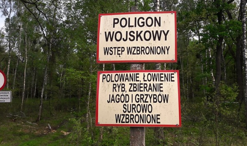 Będą strzelać z ostrej amunicji. Przez cały październik obowiązuje zakaz wstępu na poligon w Nowej Dębie - Zdjęcie główne