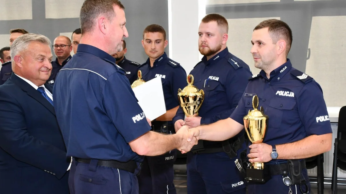 Policjant z posterunku w Majdanie Królewskim trzeci na Podkarpaciu w eliminacjach do ogólnopolskich zawodów "Dzielnicowy roku" [ZDJĘCIA] - Zdjęcie główne