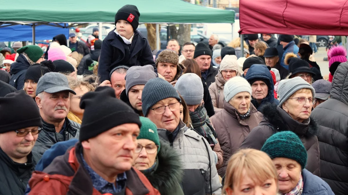 Miejska wigilia na rynku w Kolbuszowej pełna ciepła i radości [ZDJĘCIA] - Zdjęcie główne