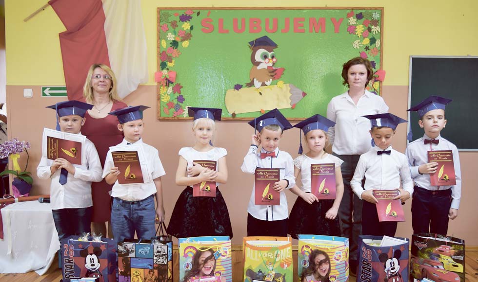 Pierwszoklasiści ze Szkoły Podstawowej w Jagodniku zostali pasowani na uczniów - Zdjęcie główne
