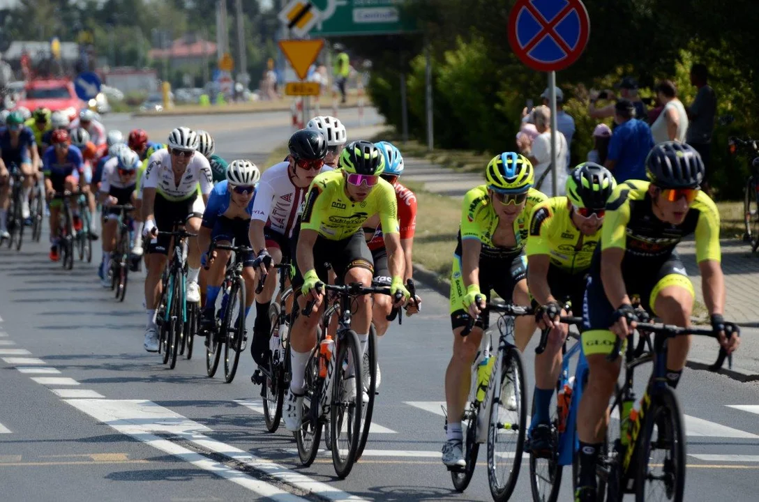 W niedzielę „Galicja Gravel Race”. Kolarze przejadą przez gminę Raniżów i Dzikowiec. Policja informuje o utrudnieniach w ruchu - Zdjęcie główne