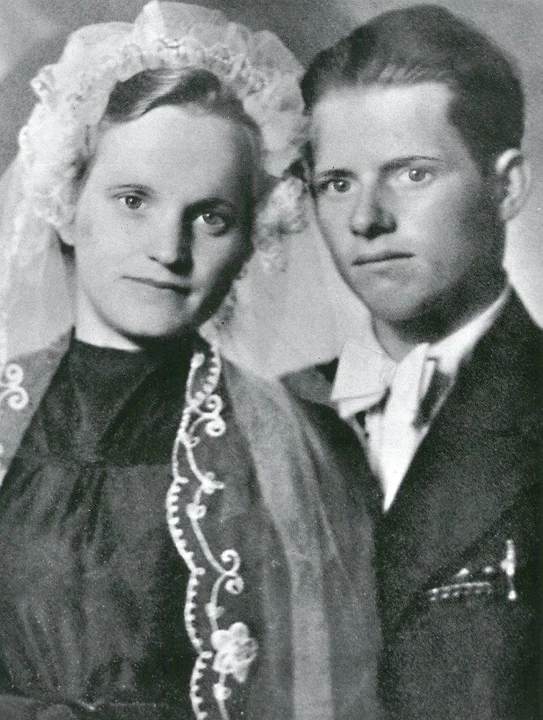 Fotografia ślubna Walerii i Władysława Pogodów 23 czerwca 1945r. 