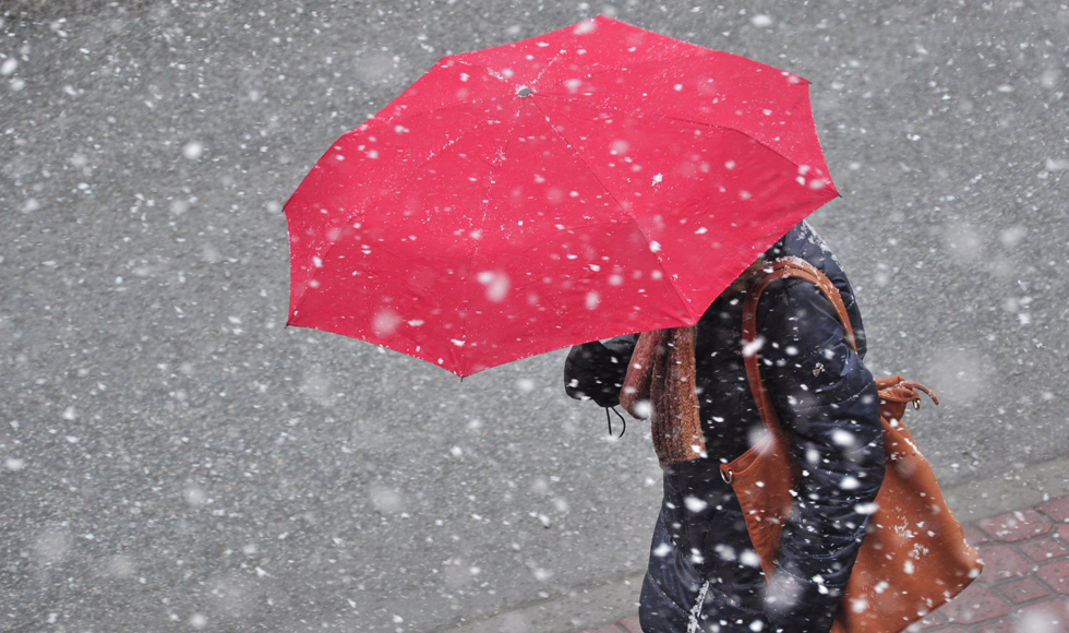 [OSTRZEŻENIE METEOROLOGICZNE] Czeka nas załamanie pogody. Wieczorem ma zacząć sypać śnieg  - Zdjęcie główne