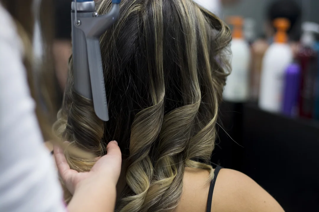 Miejsce 1. Salon fryzjerski Agnieszka Wilk, adres: Obrońców Pokoju 143B, Opinie: Basia - Fach w ręku Polecam, Justyna - Najlepsza