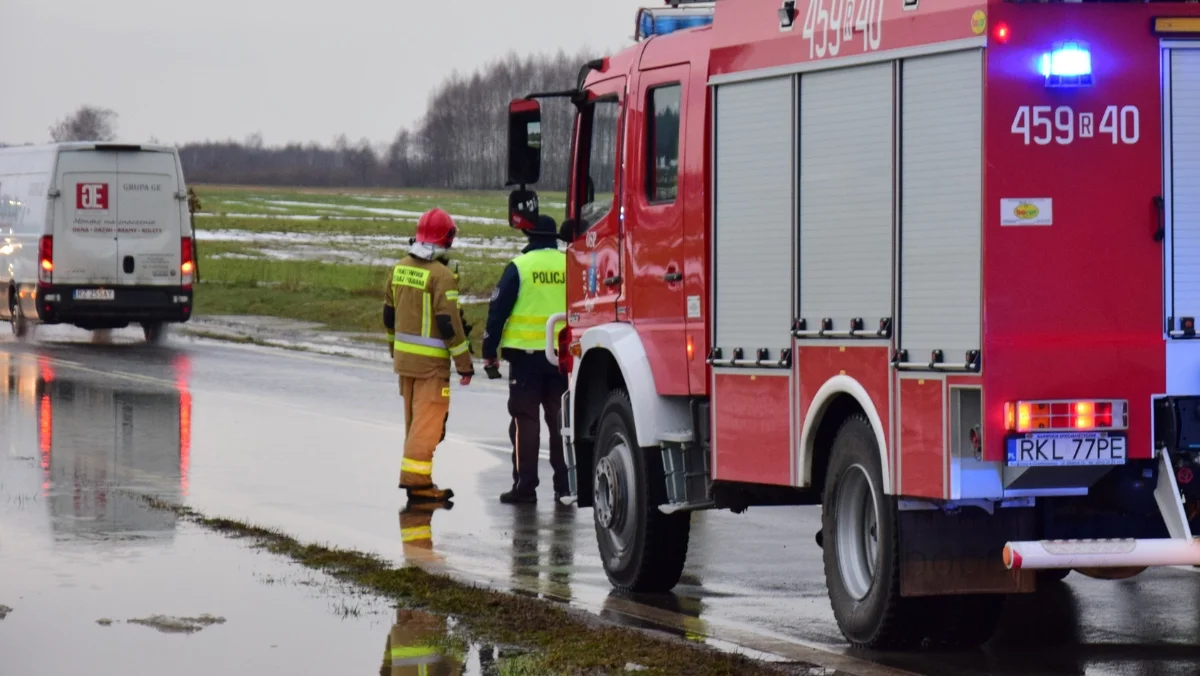 Zalana droga wojewódzka na granicy Weryni i Dzikowca. Droga odblokowana [AKTUALIZACJA - WIDEO - ZDJĘCIA] - Zdjęcie główne