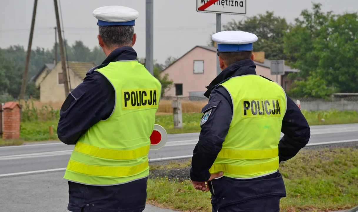 30-latek stracił prawo jazdy i otrzymał wysoki mandat. Jechał przez Wolę Raniżowską ponad 100 km/h  - Zdjęcie główne