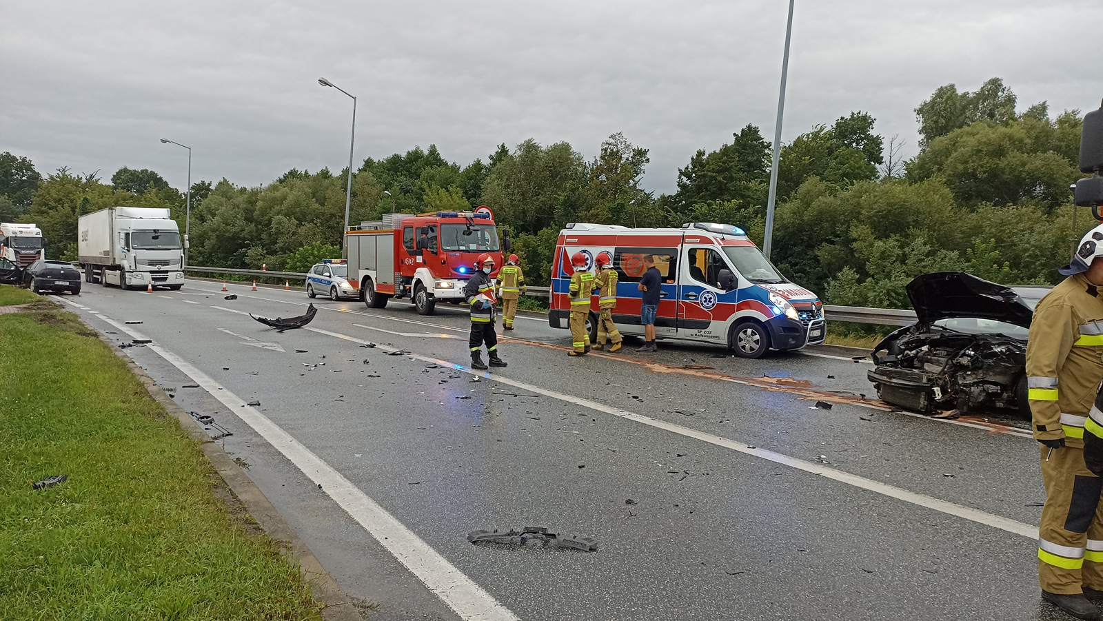 Wypadek w Widełce na trasie relacji Kolbuszowa - Rzeszów. Droga nr 9 była zablokowana [ZDJĘCIA - AKTUALIZACJA] - Zdjęcie główne