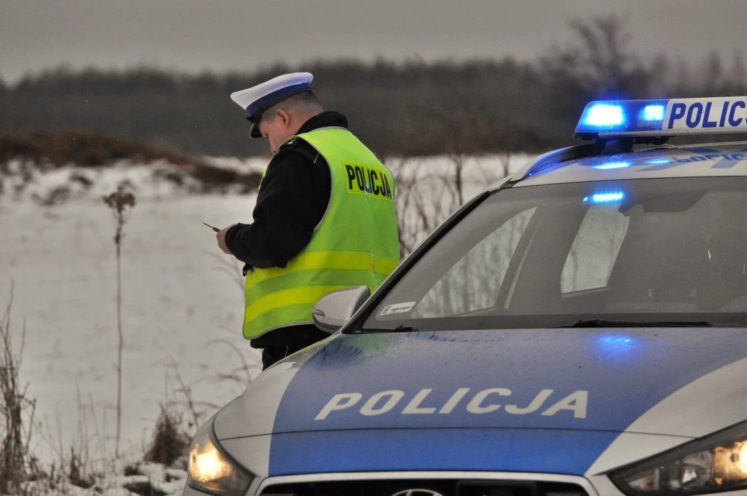 Szklanka na drogach naszego powiatu. Kolbuszowska policja o stłuczkach w Kupnie i Zielonce - Zdjęcie główne