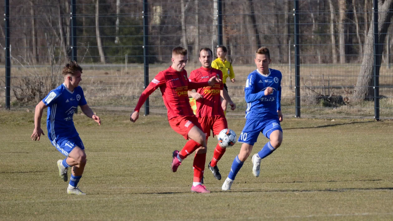 Zawodnicy Sokoła Kolbuszowa Dolna pokonali rezerwy PGE FKS Stal Mielec [ZDJĘCIA] - Zdjęcie główne