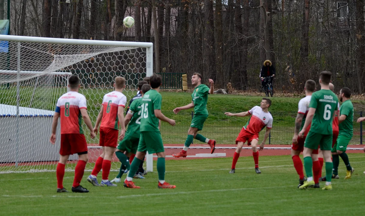 Derby dla Sokoła Kolbuszowa Dolna. Kolbuszowianka pokonana na własnym boisku [ZDJĘCIA] - Zdjęcie główne