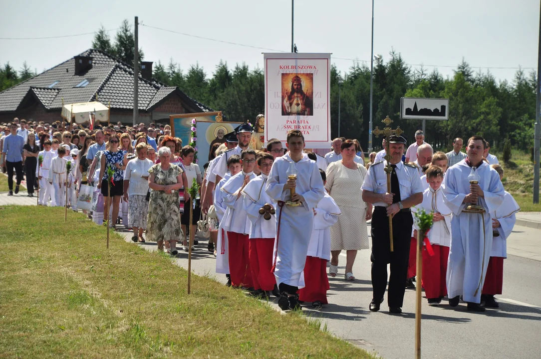 Trwają przygotowania do procesji Bożego Ciała w parafii św. Brata Alberta w Kolbuszowej [ZDJĘCIA] - Zdjęcie główne