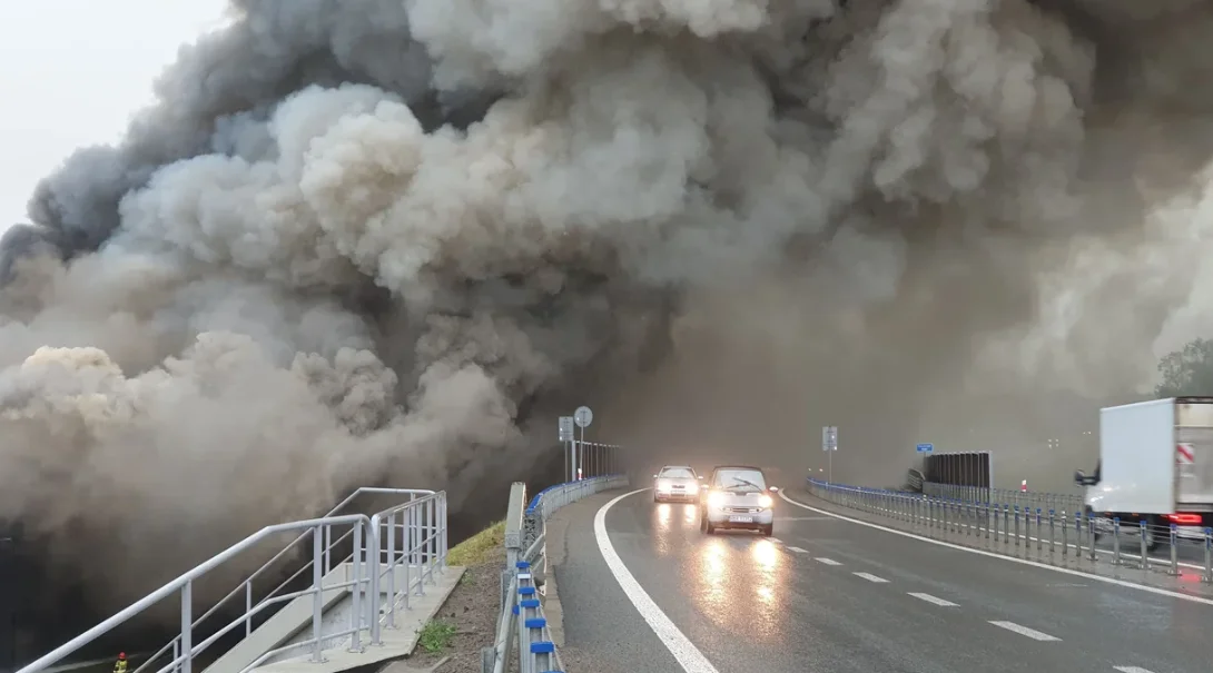 Pali się lakiernia w sanockiej fabryce okapów [ZDJĘCIA+WIDEO] - Zdjęcie główne