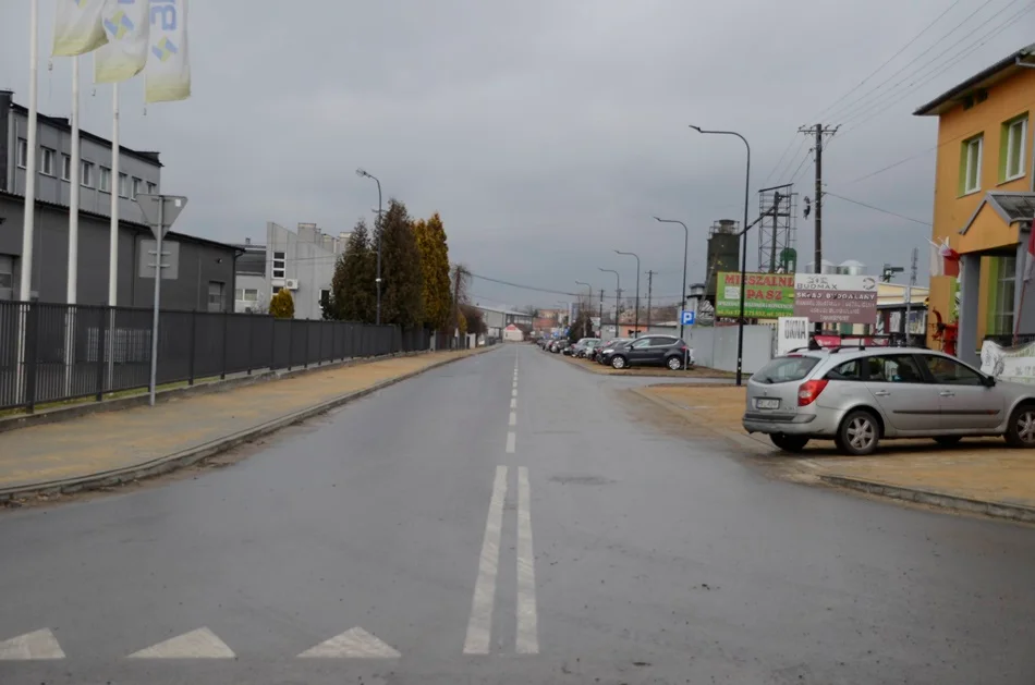 Ulica Handlowa w Kolbuszowej w końcu z asfaltem. Co z ul. Wiktora? [ZDJĘCIA - WIDEO] - Zdjęcie główne