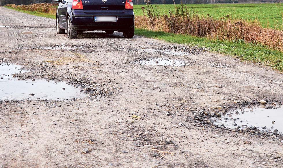 Mieszkańcy Dąbrówki skarżą się na stan drogi gminnej - Zdjęcie główne