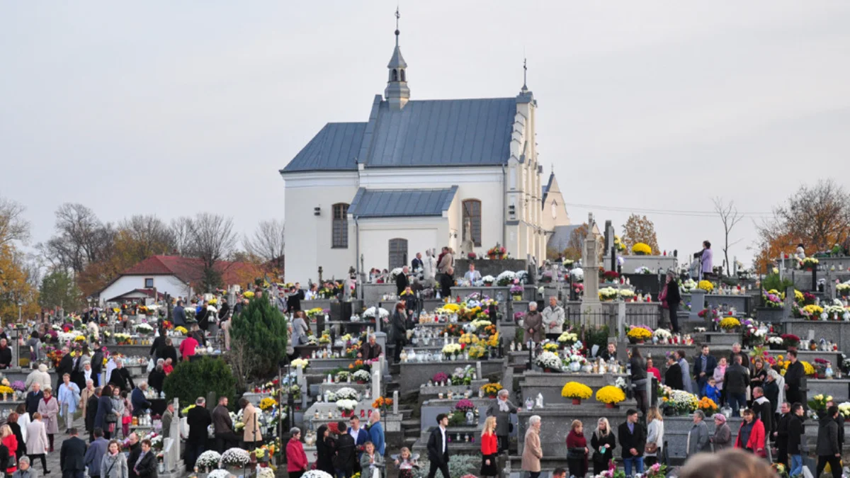 Msze na cmentarzach w Kolbuszowej i okolicy. Kiedy odbędą się procesje? - Zdjęcie główne