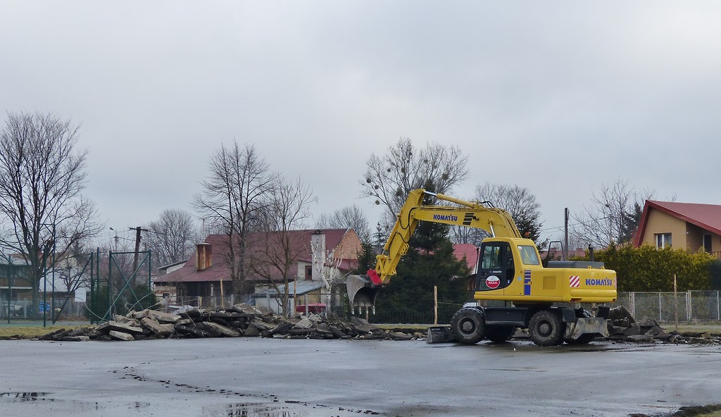 Przy liceum w Kolbuszowej powstaje kompleks lekkoatletyczny z bieżnią i boiskiem ze sztuczną trawą - Zdjęcie główne