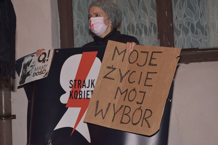 Tłumy na proteście kobiet w Kolbuszowej [FOTO] [VIDEO] - Zdjęcie główne