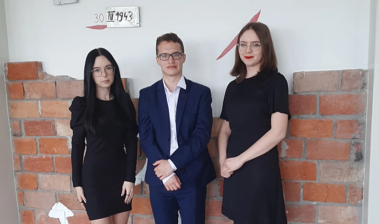 Emilia Pacyna, Eliza Suchcicka, Piotr Gliniany i Janek Ozimek z kolbuszowskiego LO już z indeksami na studia - Zdjęcie główne