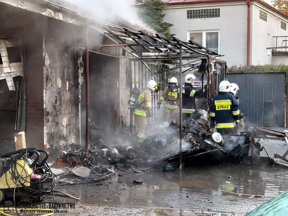 Z REGIONU: Pożar warsztatu w Nowej Dębie [ZDJĘCIA] - Zdjęcie główne