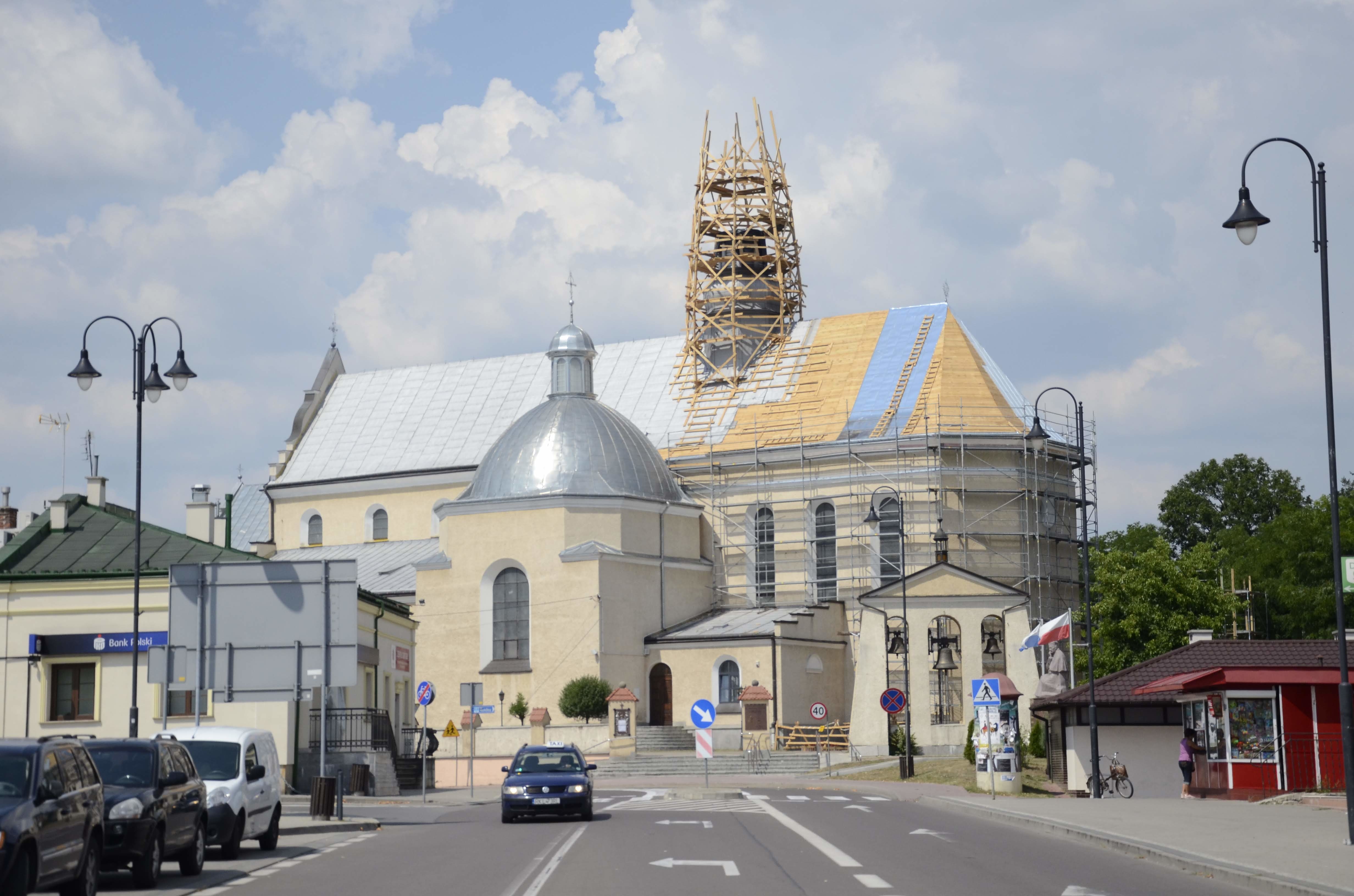 Trwa drugi etap wymiany dachu na świątyni w Kolbuszowej - Zdjęcie główne