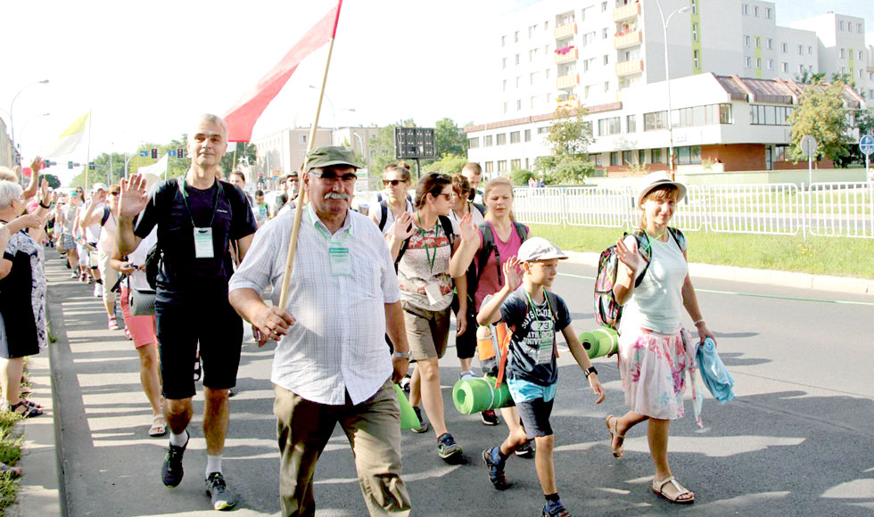 W upale i deszczu na Jasną Górę - Zdjęcie główne