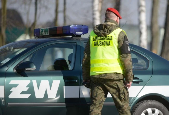 Żołnierze Żandarmerii Wojskowej zatrzymali pijanego kierowcę w Wilczej Woli. To nie jedyny nietrzeźwy, który wsiadł za kierownicę w miniony weekend - Zdjęcie główne